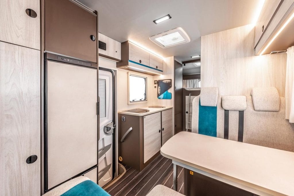 Autocaravana capuchina de alquiler ciudad real Ford Rimor Kilig 5