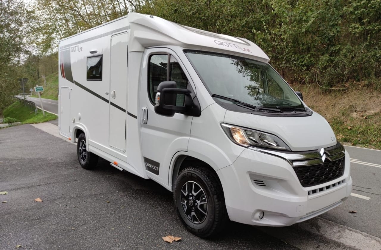 autocaravana perfilada de alquiler en guipuzcoa giottiline compact c60 2023