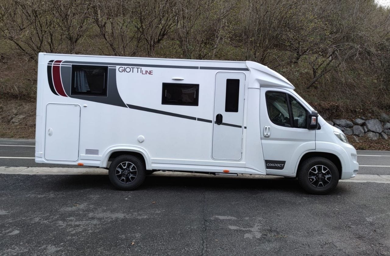 autocaravana perfilada de alquiler en guipuzcoa giottiline compact c66 2023