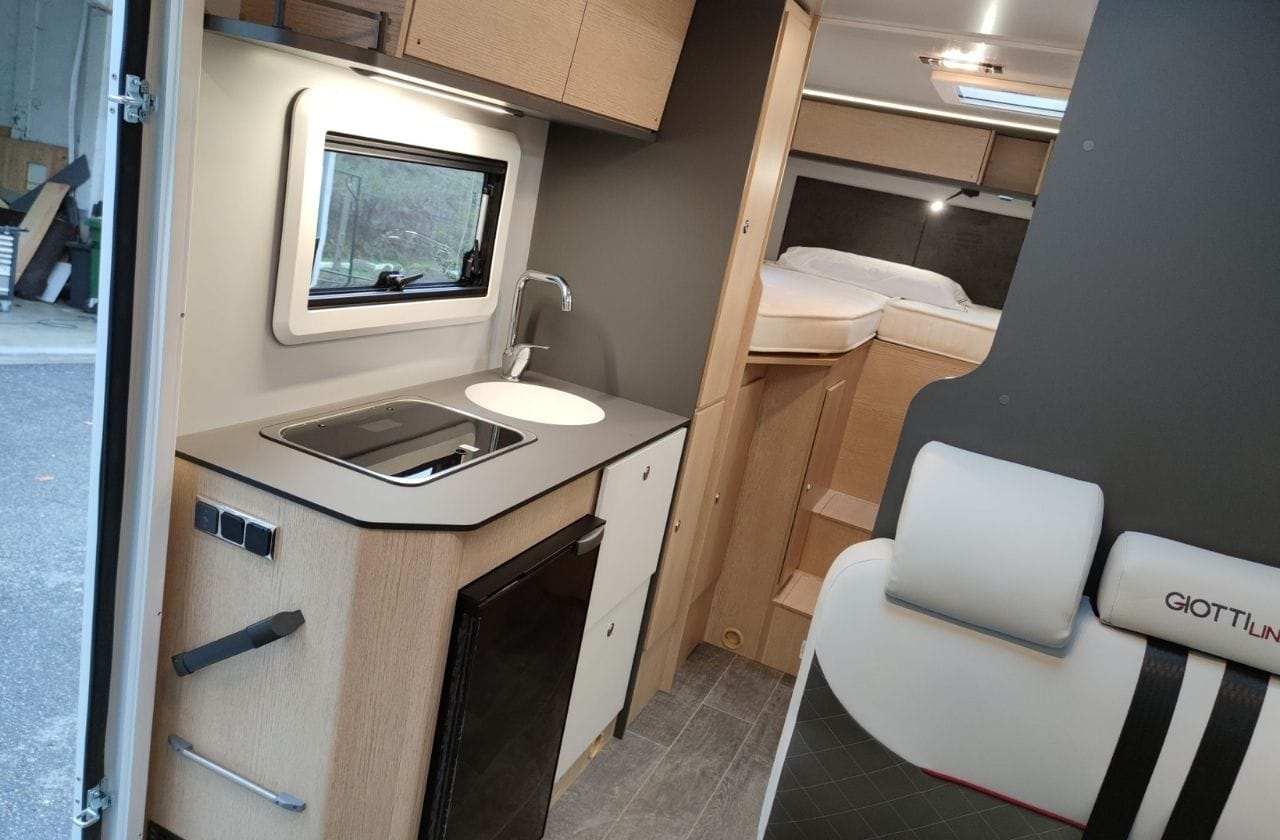 autocaravana perfilada de alquiler en guipuzcoa giottiline compact c66 2023