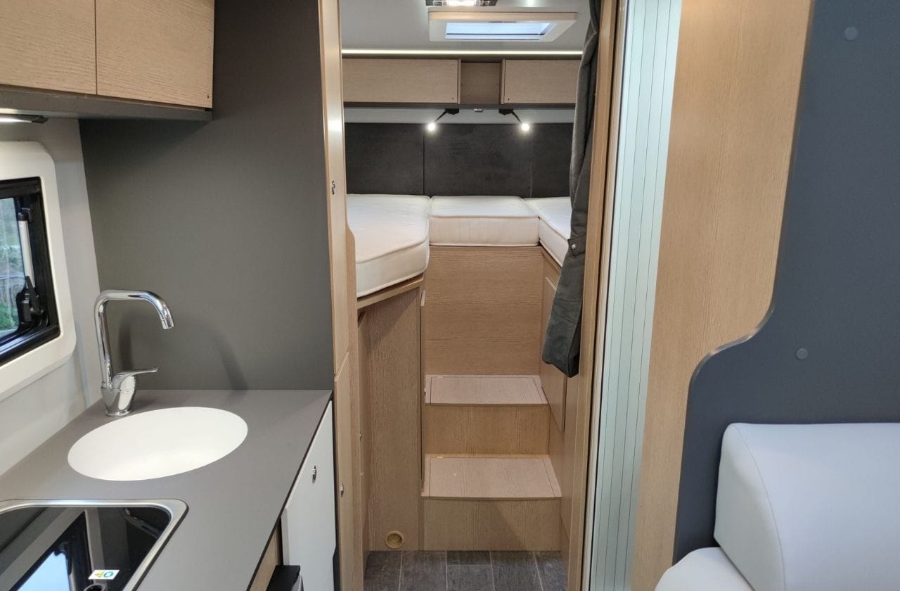 autocaravana perfilada de alquiler en guipuzcoa giottiline compact c66 2023