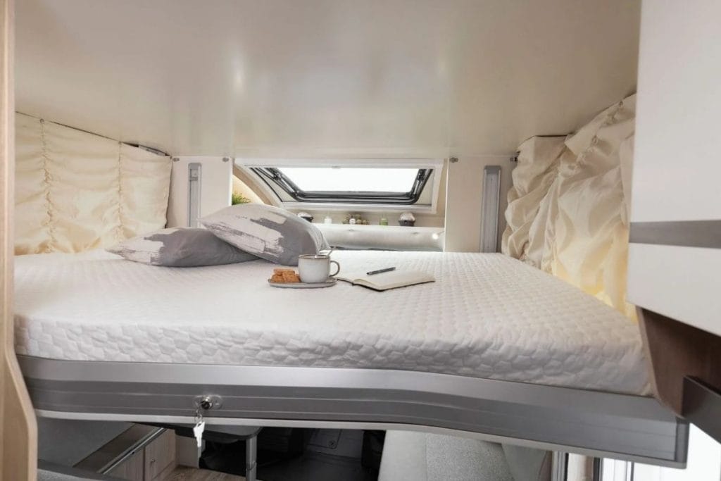 autocaravana perfilada de alquiler en granada giottiline siena 385 2023