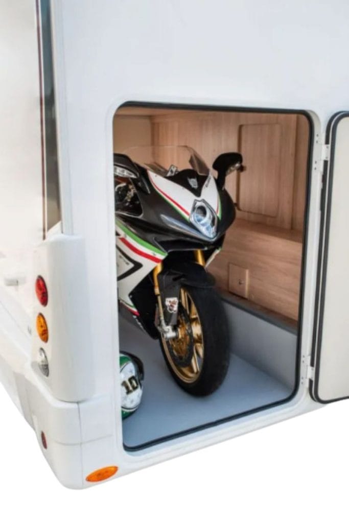 autocaravana perfilada de alquiler en granada giottiline siena 385 2023