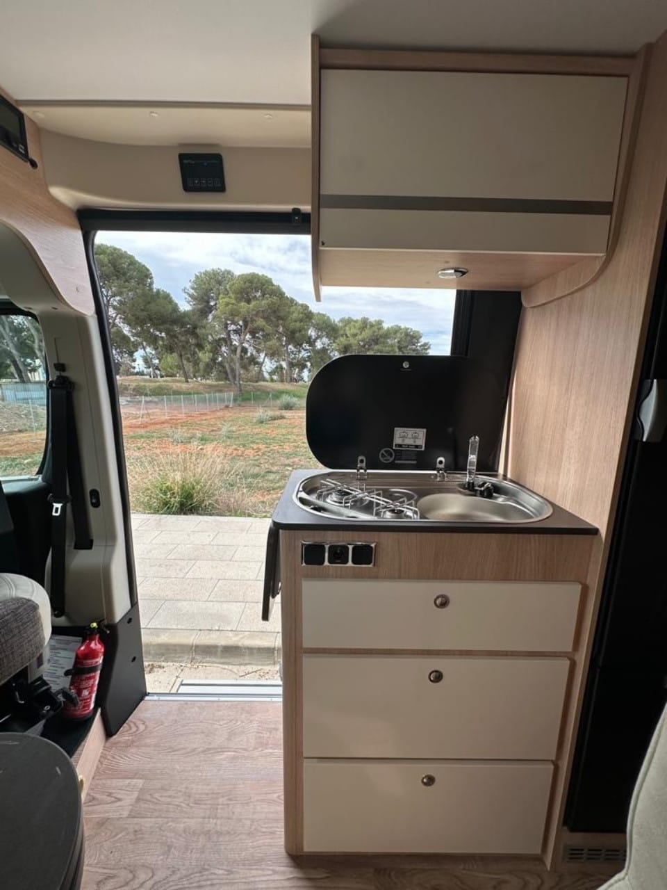 Autocaravana campervan en alquiler en Granada Giottivan 60B 2023