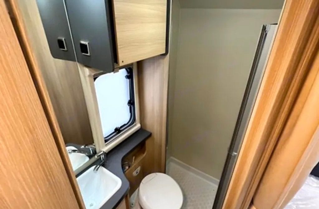 autocaravana perfilada de alquiler en murcia itineo pf600 2025