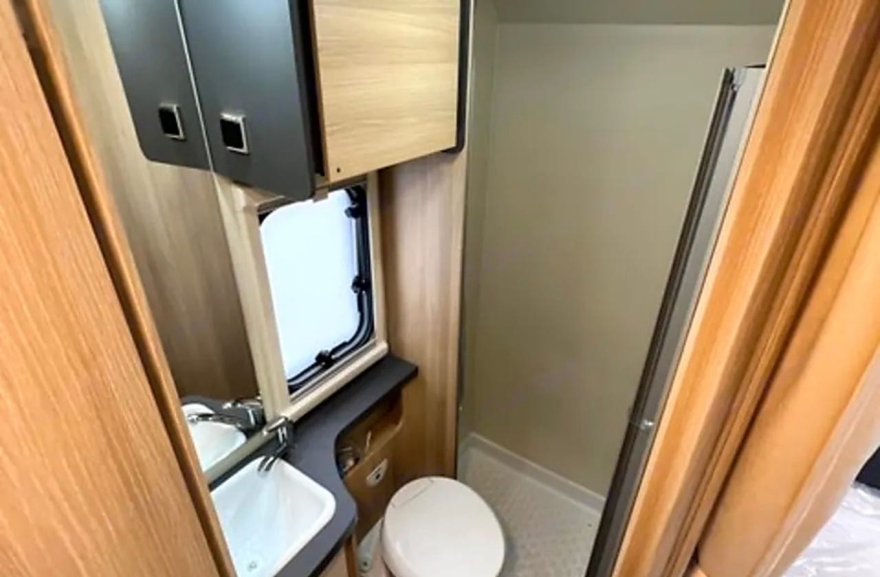 autocaravana perfilada de alquiler en murcia itineo pf600 2025