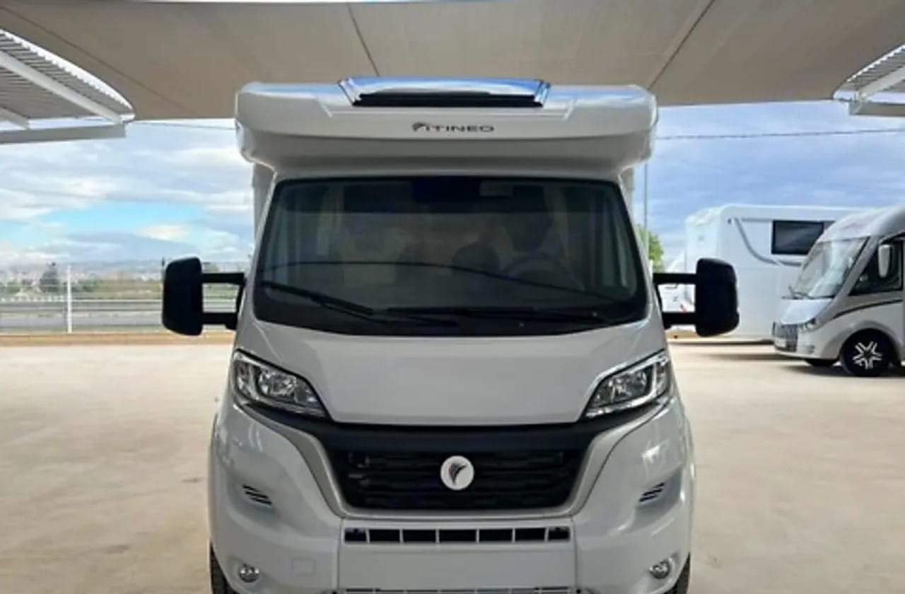 autocaravana perfilada de alquiler en murcia itineo pf600 2025