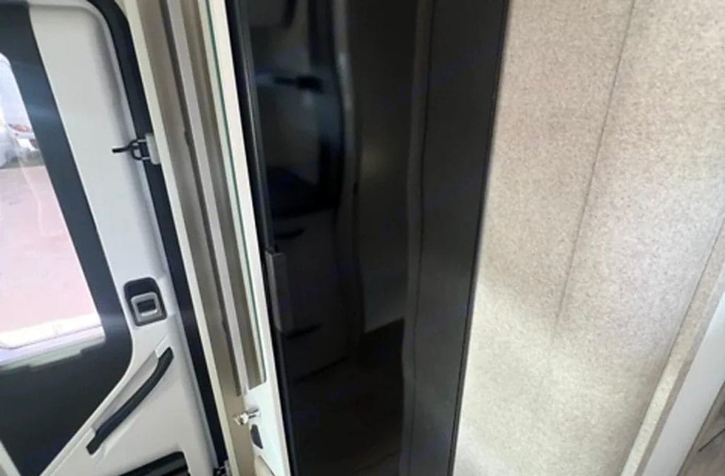 autocaravana perfilada de alquiler en murcia mclouis mc4 373 2024