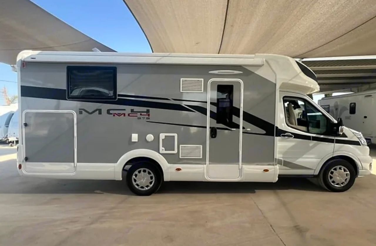 autocaravana perfilada de alquiler en murcia mclouis mc4 379 2025