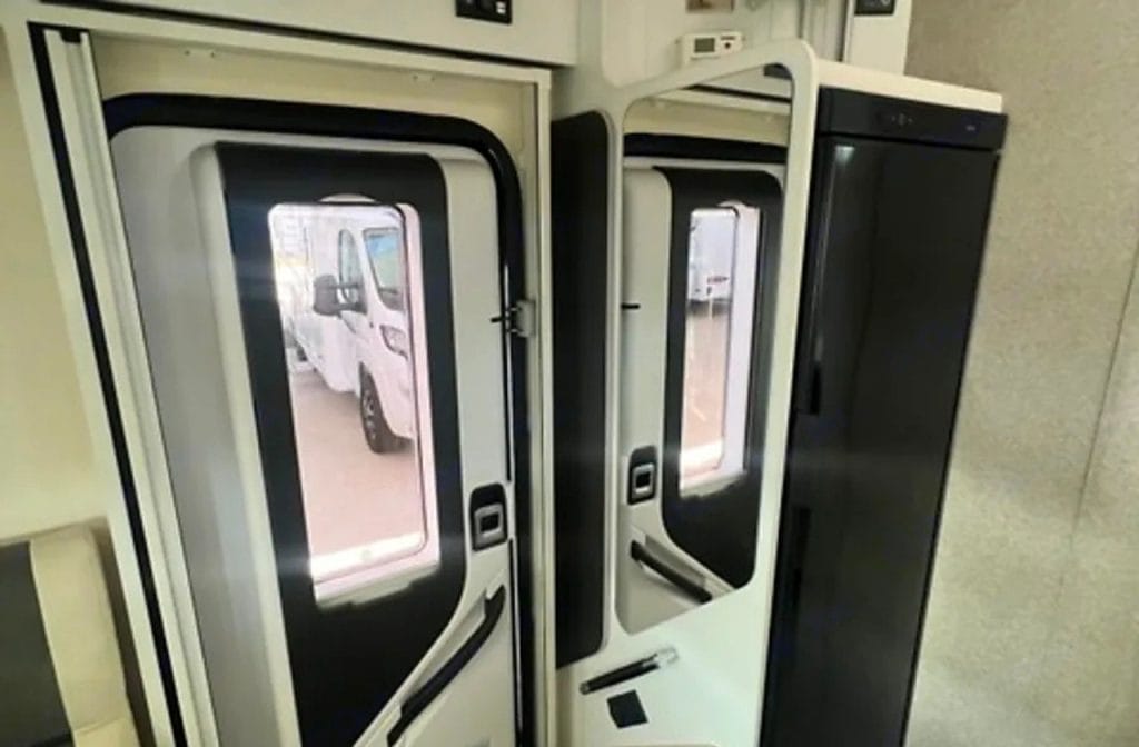 autocaravana perfilada de alquiler en murcia mclouis mc4 379 2025