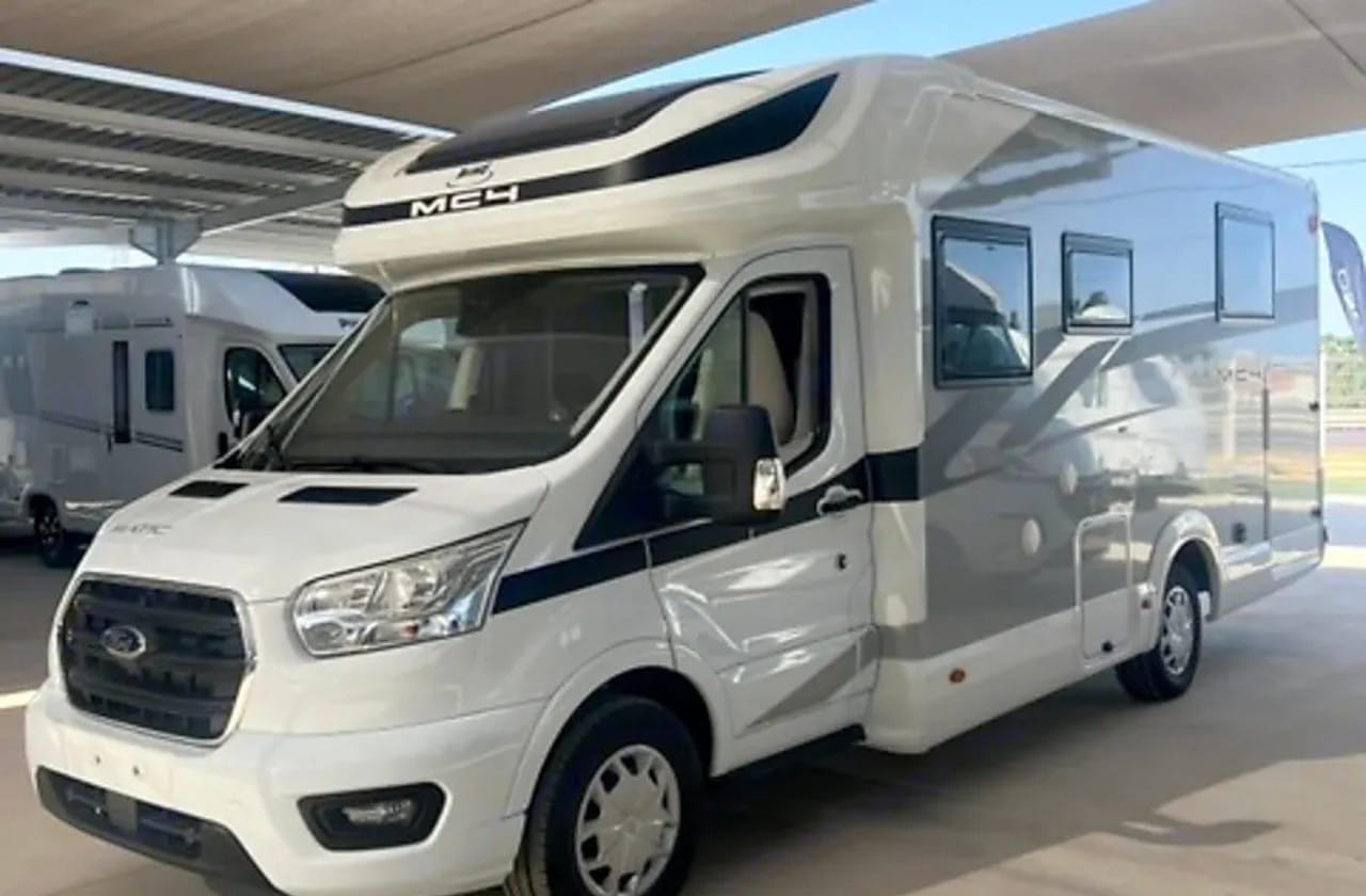 autocaravana perfilada de alquiler en murcia mclouis mc4 379 2025