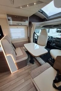 autocaravana perfilada de alquiler en pontevedra mclouis yearling 83 2024