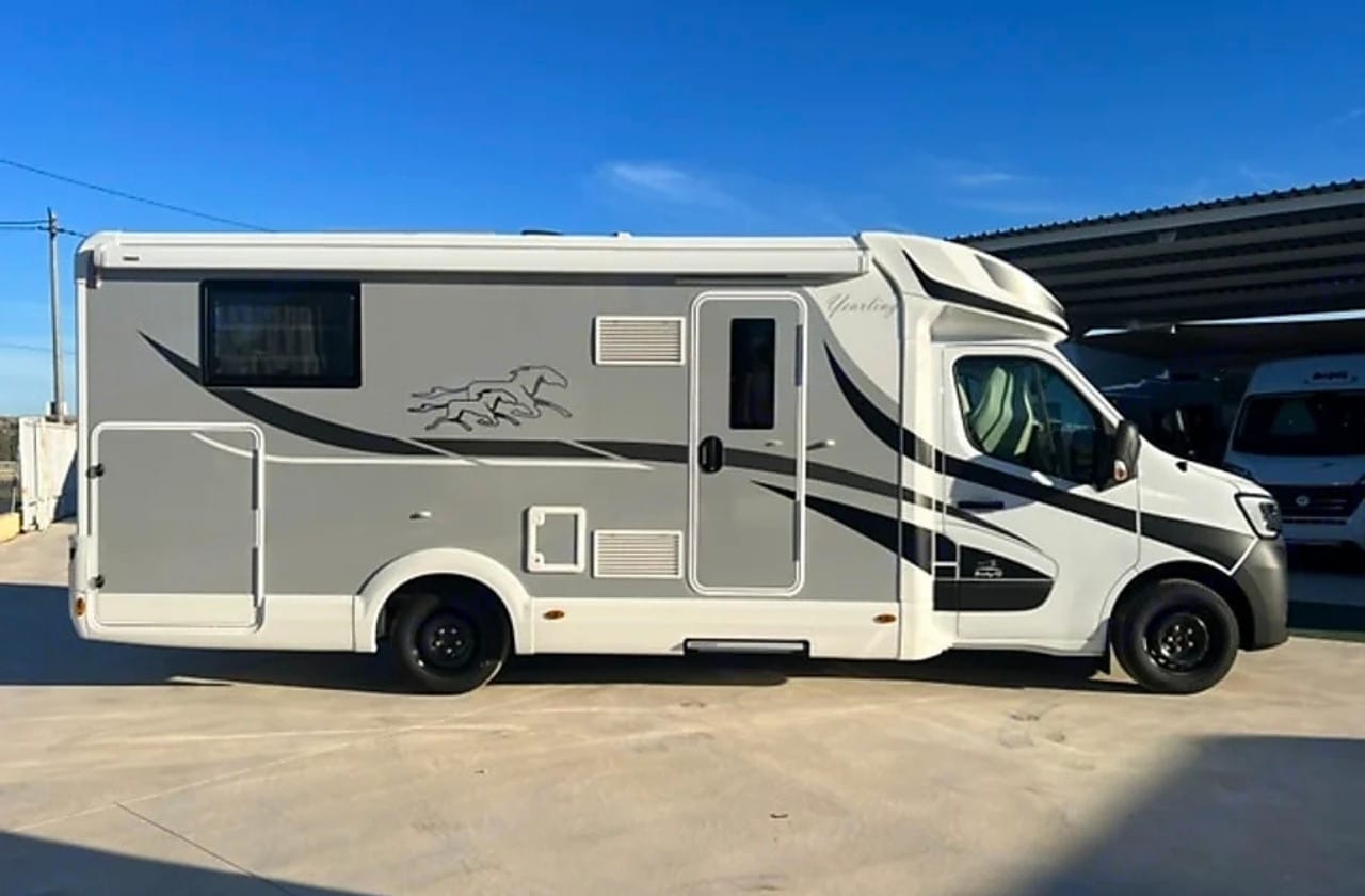 autocaravana perfilada de alquiler en murcia mclouis yearling 89g 2024