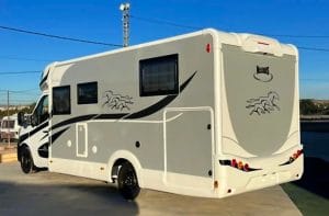 autocaravana perfilada de alquiler en murcia mclouis yearling 89g 2024