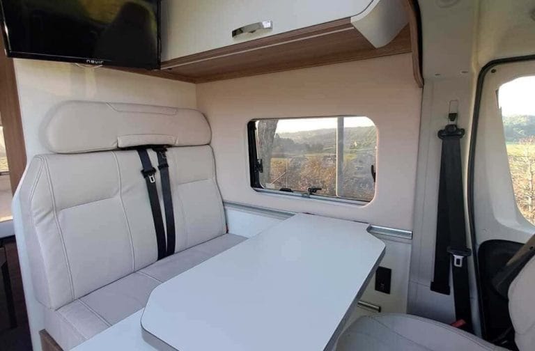 Alquiler 4 plazas Pilote V 600 S Exclusive Edition en Pontevedra