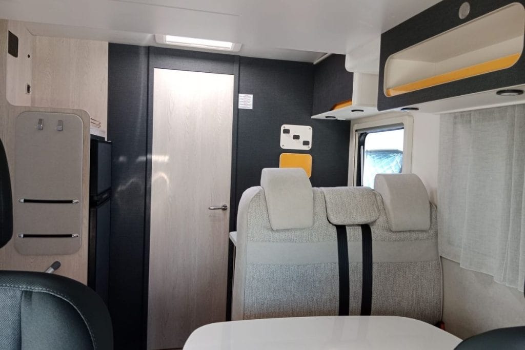 autocaravana perfilada de alquiler en mallorca rimor hygge 69 2024