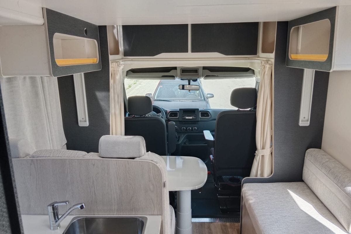 autocaravana perfilada de alquiler en mallorca rimor hygge 69 2024