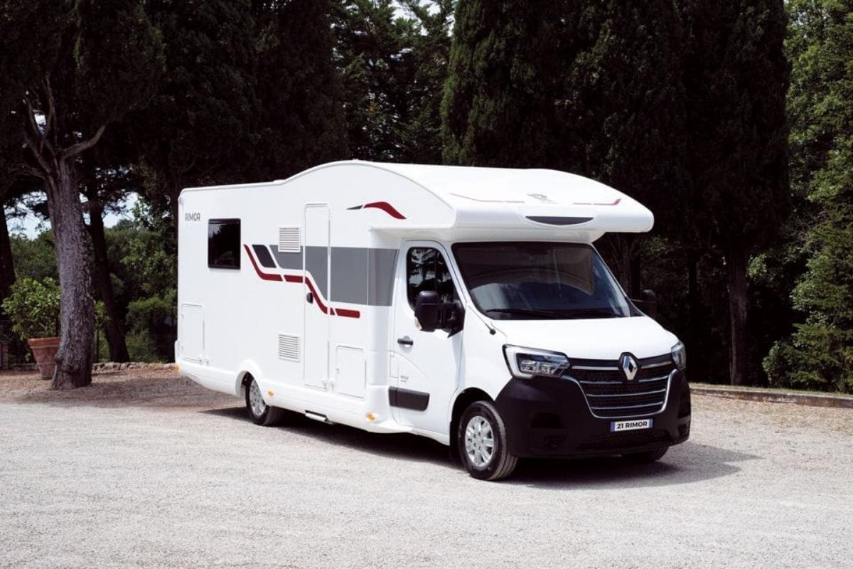 autocaravana perfilada de alquiler en mallorca rimor hygge 69 2024