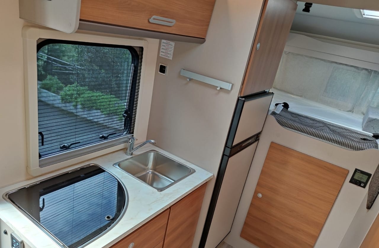 autocaravana perfilada de alquiler en guipuzcoa rimor hygge 14 plus 2023