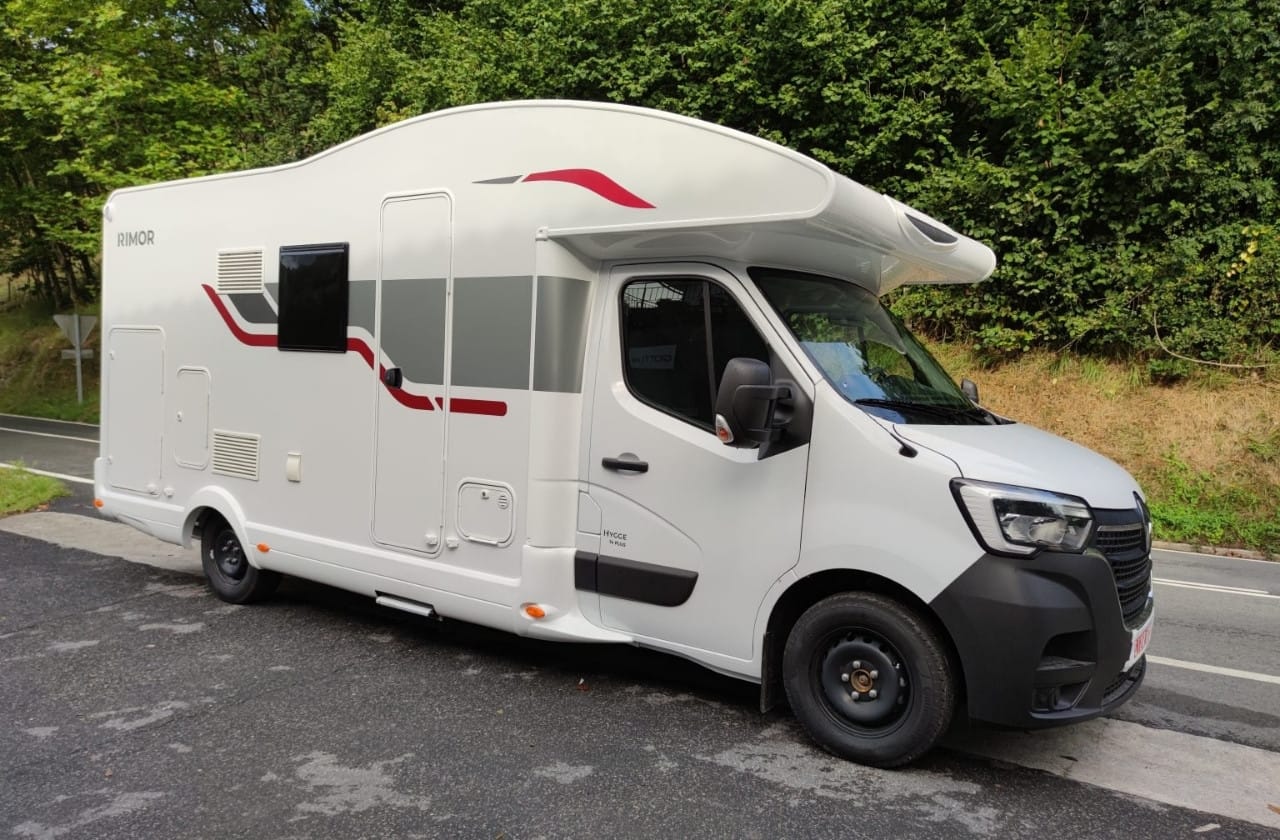 autocaravana perfilada de alquiler en guipuzcoa rimor hygge 14 plus 2023