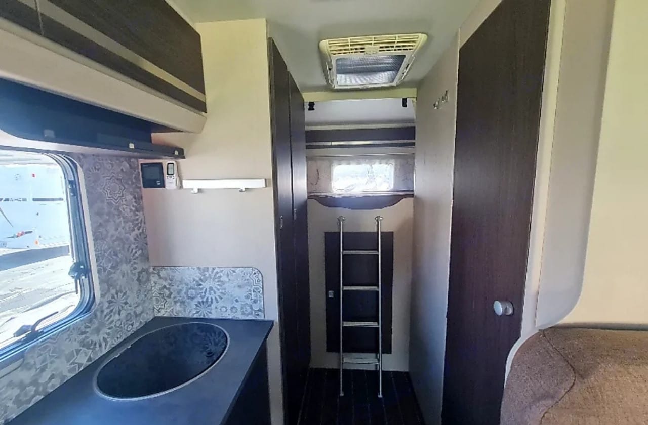 autocaravana capuchina de alquiler en murcia rimor seal 5 2024