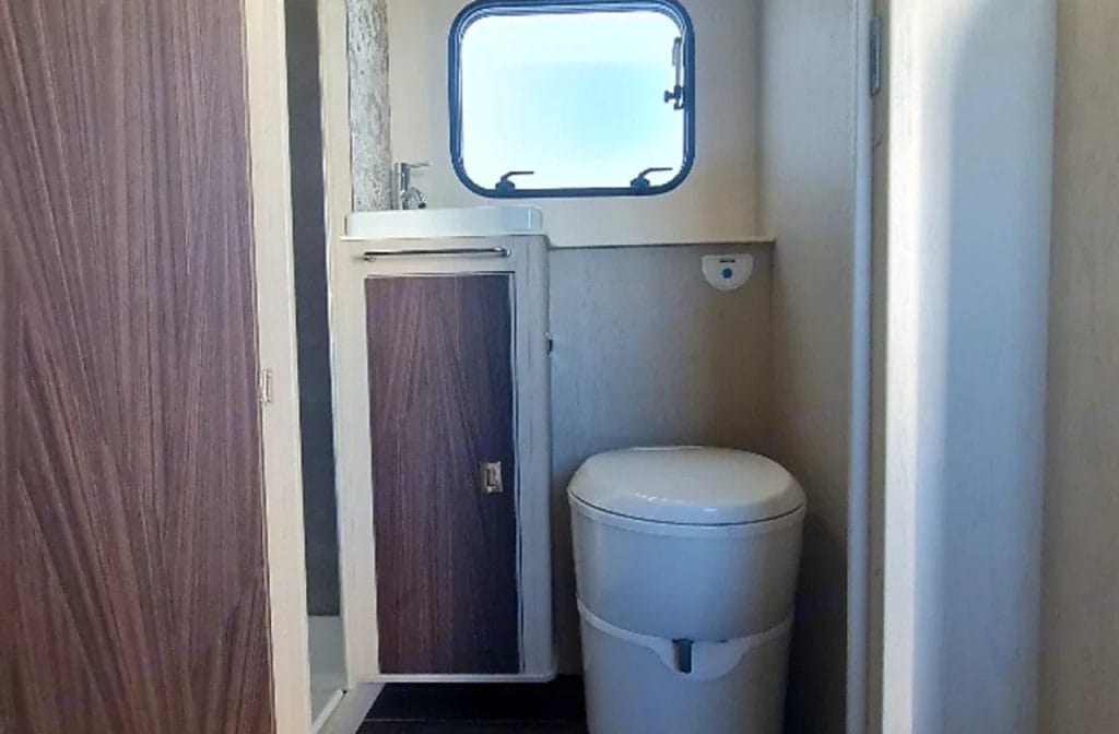 autocaravana capuchina de alquiler en murcia rimor seal 5 2024