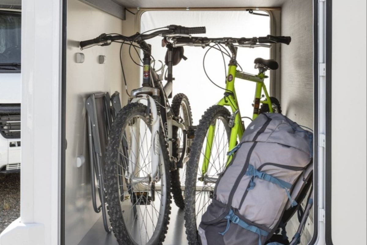 autocaravana perfilada de alquiler en málaga roller team kronos 284 tl 2025