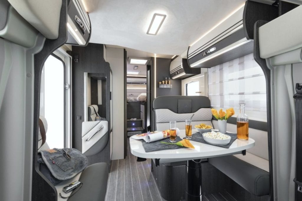 autocaravana perfilada de alquiler en málaga roller team kronos 284 tl 2025