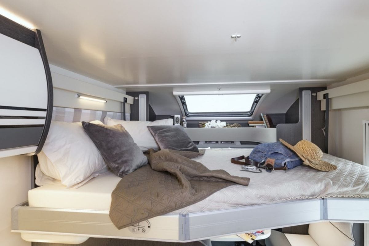 autocaravana perfilada de alquiler en málaga roller team kronos 284 tl 2025