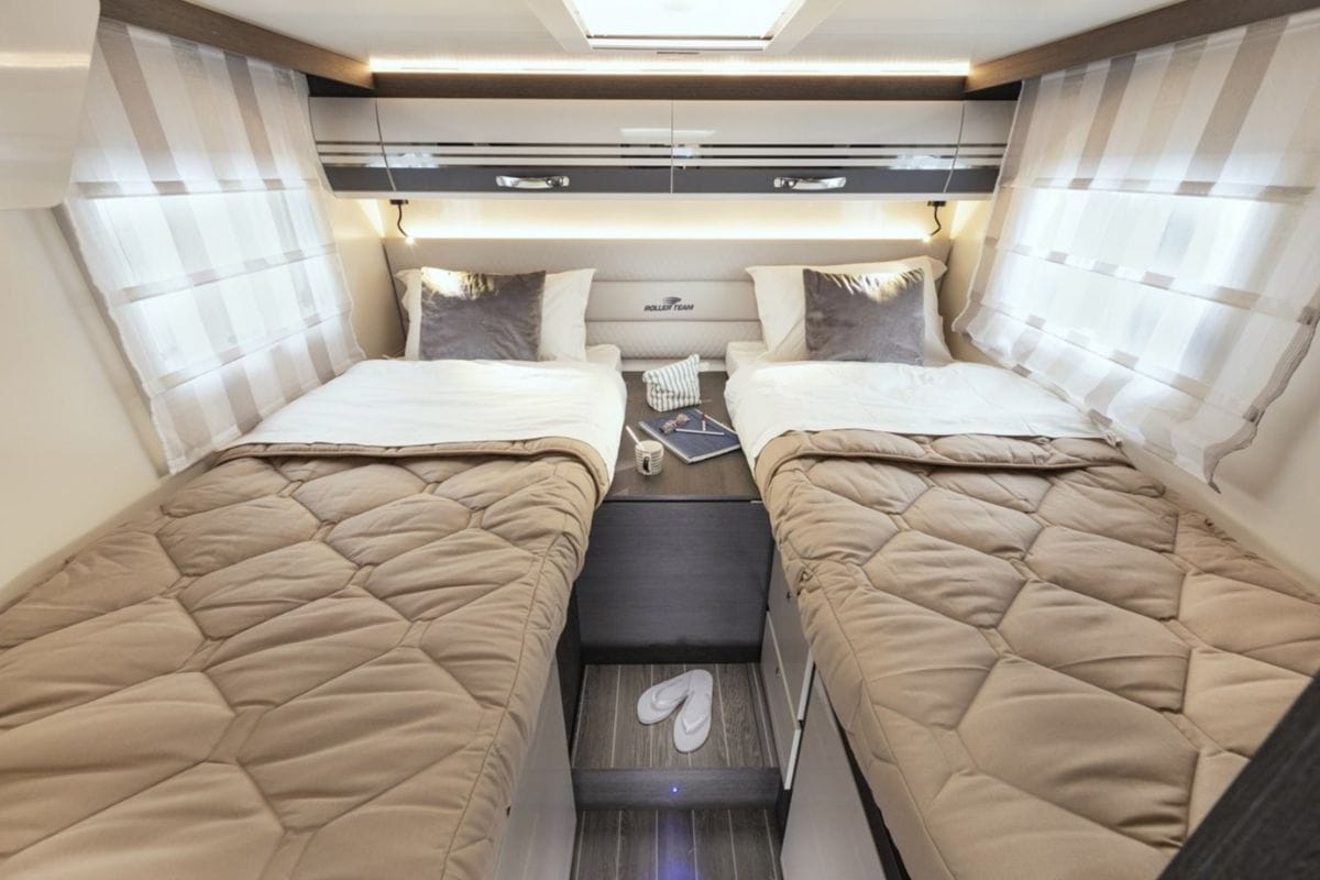 autocaravana perfilada de alquiler en málaga roller team kronos 284 tl 2025