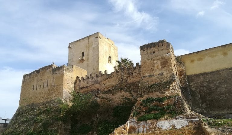 Castillo de Utrera en Sevilla, fortaleza medieval con torre del homenaje