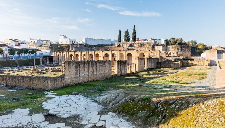 Ruinas del teatro romano de Itálica en Santiponce, Sevilla
