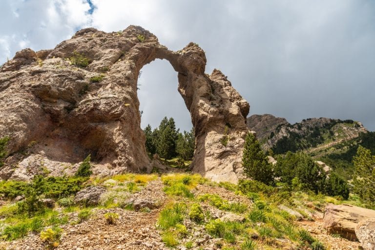 Arco Natural de Piedrafita de Jaca en el Valle de Tena, cerca de Biescas, Huesca