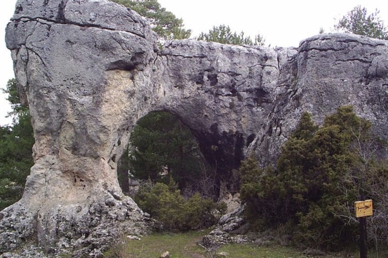 Arco natural de piedra en los Callejones de las Majadas, Cuenca