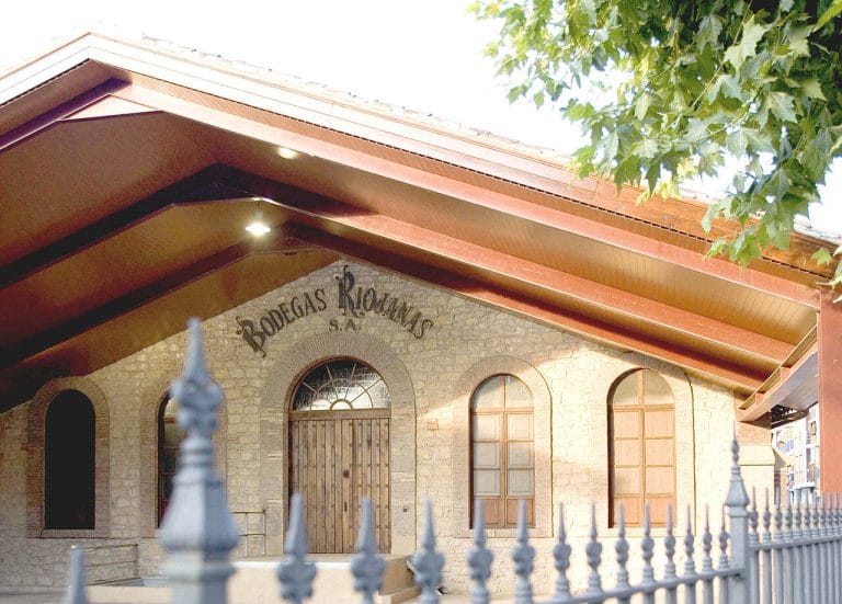 Entrada de Bodegas Riojanas en Cenicero, La Rioja
