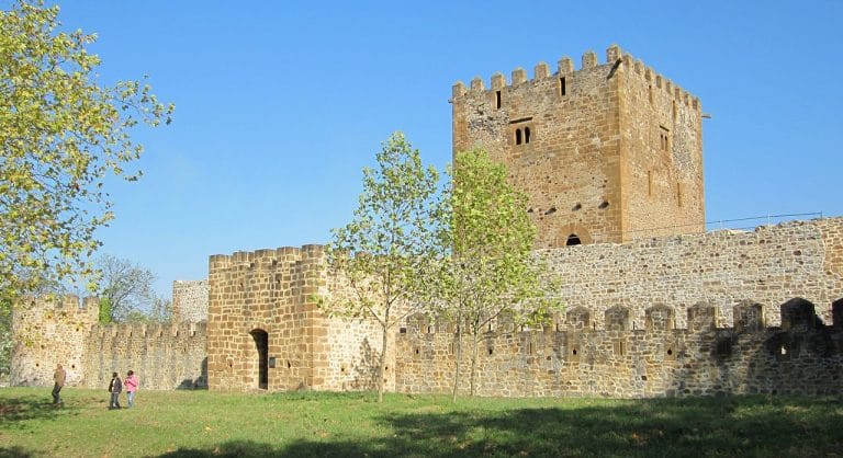 Vista exterior del Castillo de Muñatones en Muskiz, País Vasco