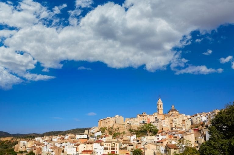 Vista panorámica del casco histórico de Chelva, en la provincia de Valencia
