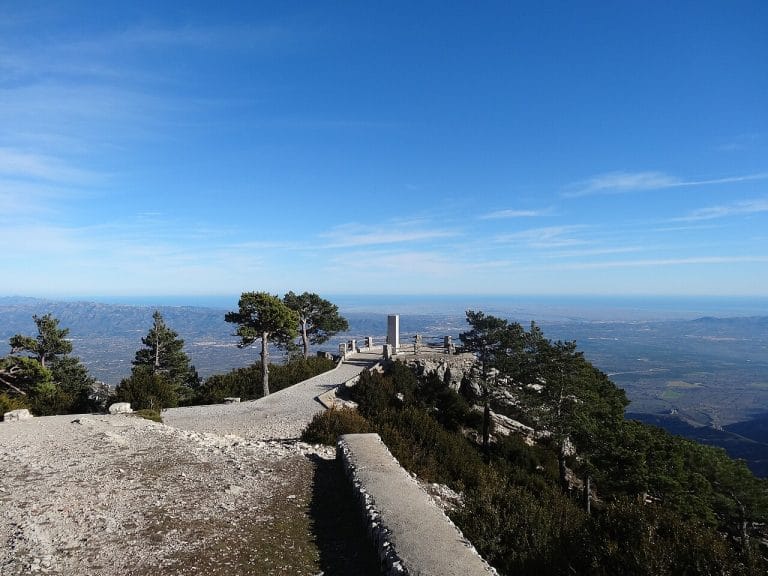 Mirador de El Caro con vistas panorámicas desde Els Ports en Roquetes, Tarragona
