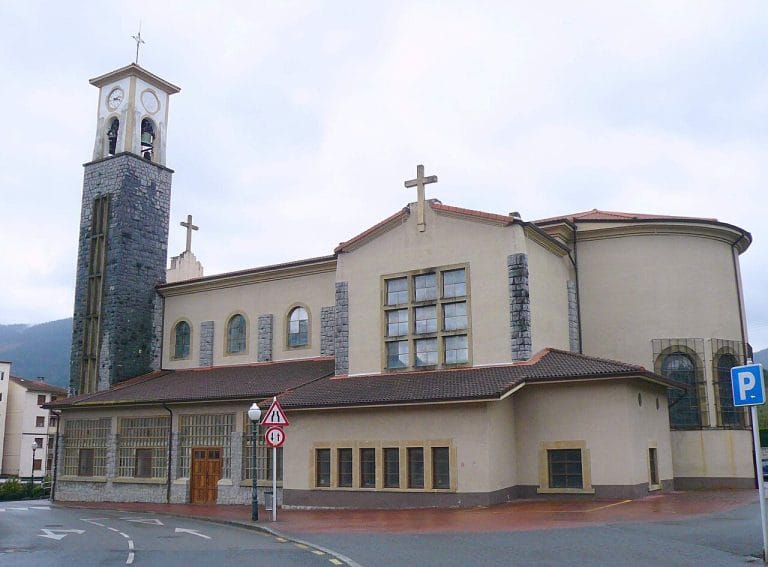 Iglesia de San Juan Bautista en el barrio de Zubiaur, Orozko, Bizkaia
