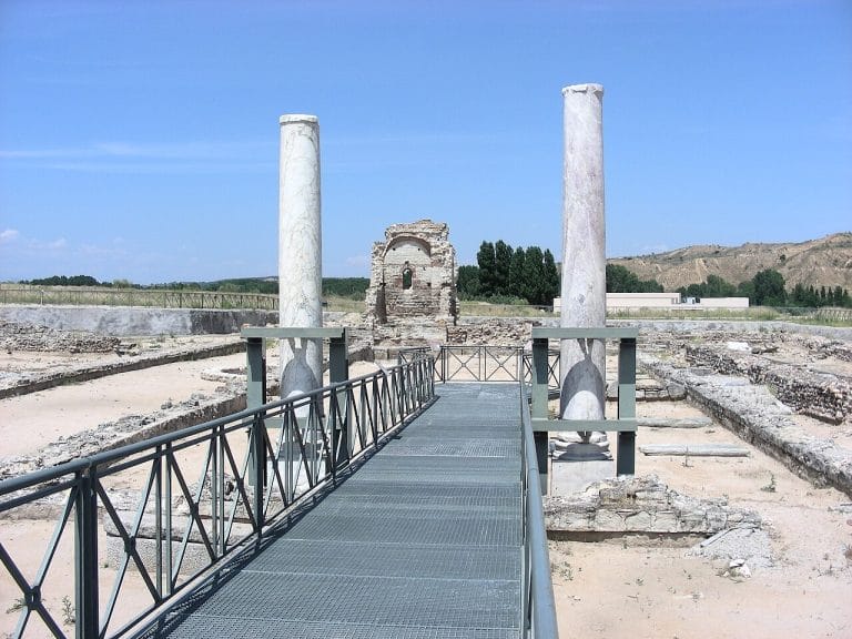 Columnas romanas en el Parque Arqueológico de Carranque en Toledo, yacimiento romano en Castilla-La Mancha