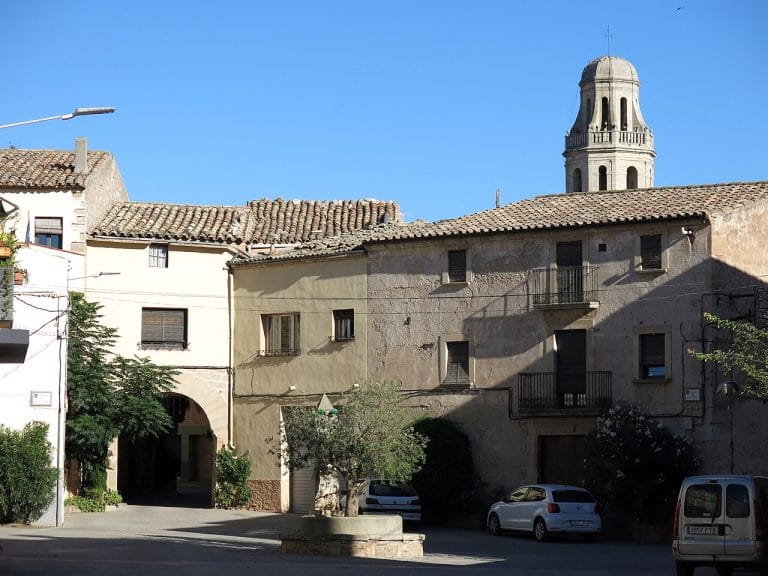 Vista de la Plaça de la Font en Sant Martí de Maldà, Lleida