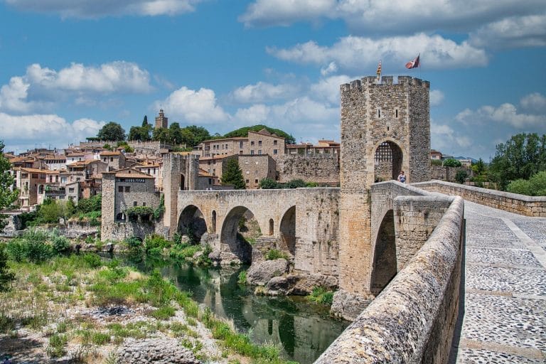 puente-medieval-besalu-vista-vila-comtal-garrotxa-girona