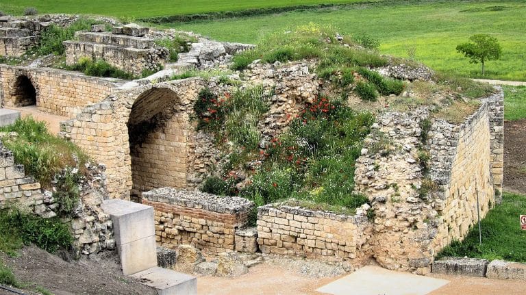 Ruinas de las termas romanas en el Parque Arqueológico de Segóbriga, Cuenca