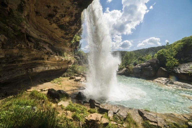 Salto de la Portellada, impresionante cascada del río Tastavins en la comarca del Matarraña, Teruel