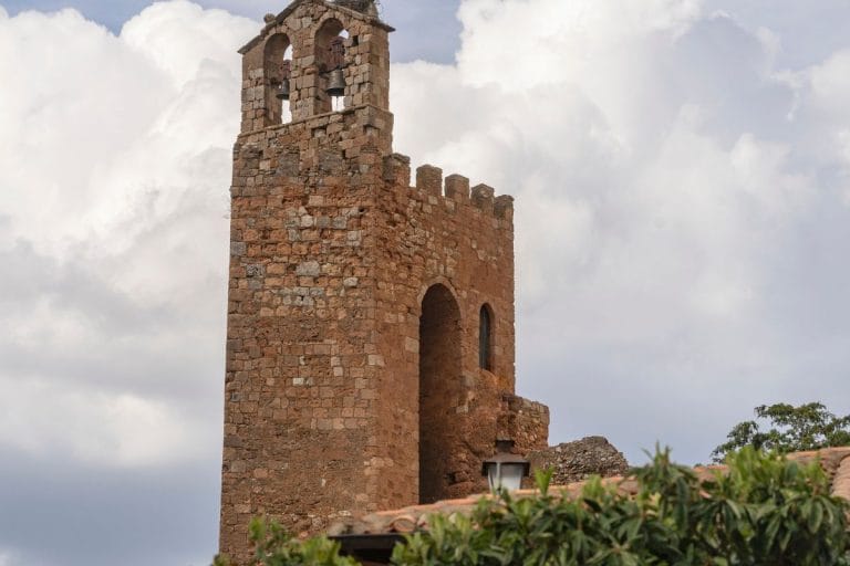 Torre de la Martina en Ayllón, Segovia, antiguo vestigio de la muralla medieval