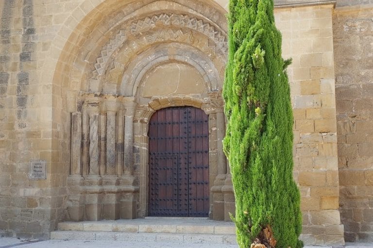 Portada románica de la Iglesia de Santa María en Ejea de los Caballeros, Zaragoza