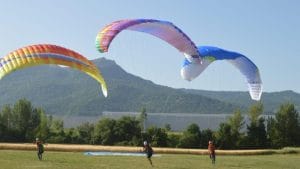 Inicia tu curso de Paramotor en Vizcaya y aprende a despegar y volar sobre la costa cantábrica. La forma más segura y emocionante de conseguir tu licencia de piloto de paramotor.