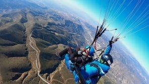 Siente la libertad del parapente en Granada. Una aventura de altura para disfrutar de las mejores vistas panorámicas de la sierra y la provincia andaluza.