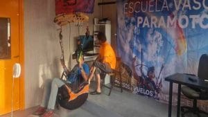 Experimenta la emoción del parapente en Vizcaya con nuestro simulador de Realidad Virtual (VR). Siente el vuelo con la máxima inmersión y seguridad.