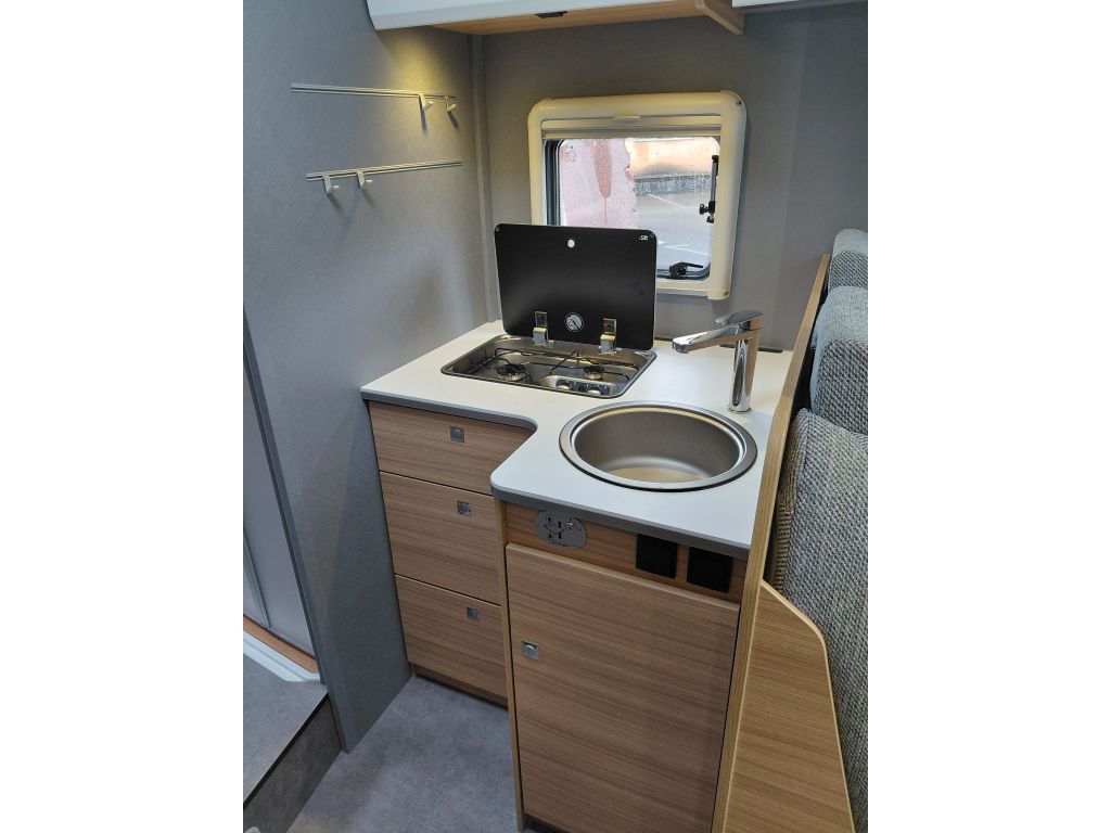 Alquiler 5 plazas Dethleffs Just T7052 EB en Lugo